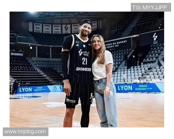 最美NBA女主播瑞秋度假甜蜜时光与罗伯森跨国恋情愈加浓厚 最美NBA女主播瑞秋度假甜蜜时光与罗伯森跨国恋情愈加浓厚